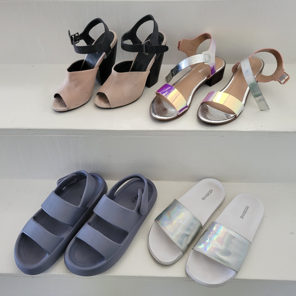 4 Pairs Of Sandals Sz 7.5/8